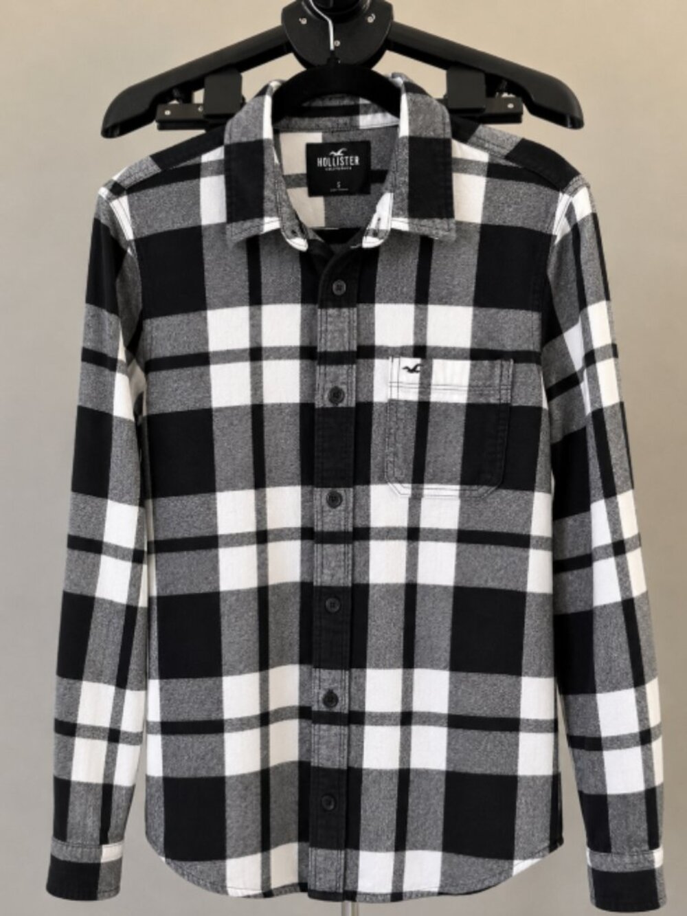 Hollister Men's Black White Plaid Flannel Button Up Shirt Size - Small
